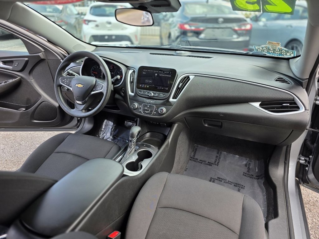 Photo 18 of this CHEVROLET MALIBU