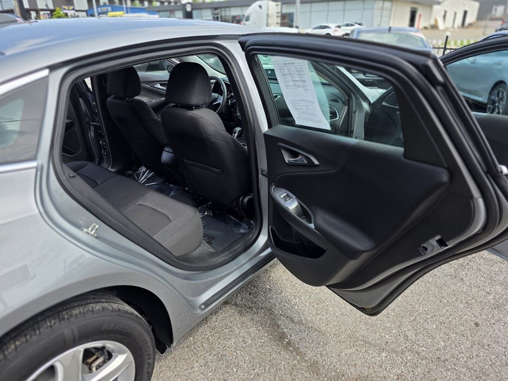 Photo 13 of this CHEVROLET MALIBU