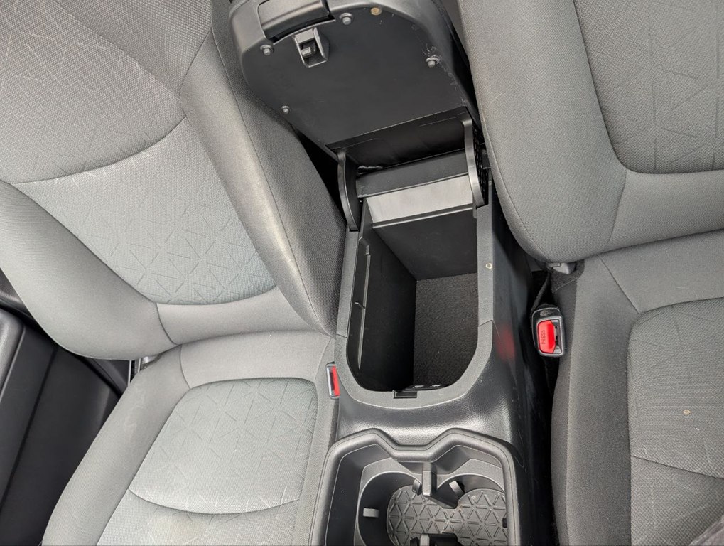 Photo 32 of this TOYOTA RAV4