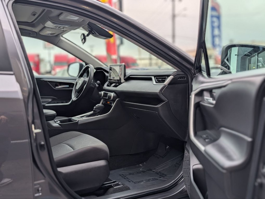 Photo 12 of this TOYOTA RAV4