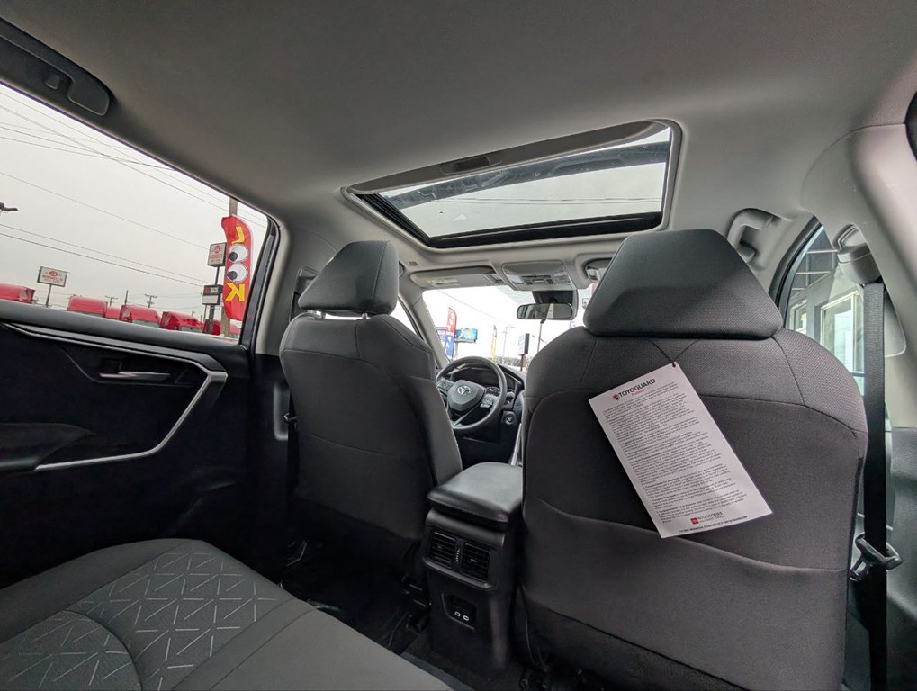 Photo 17 of this TOYOTA RAV4