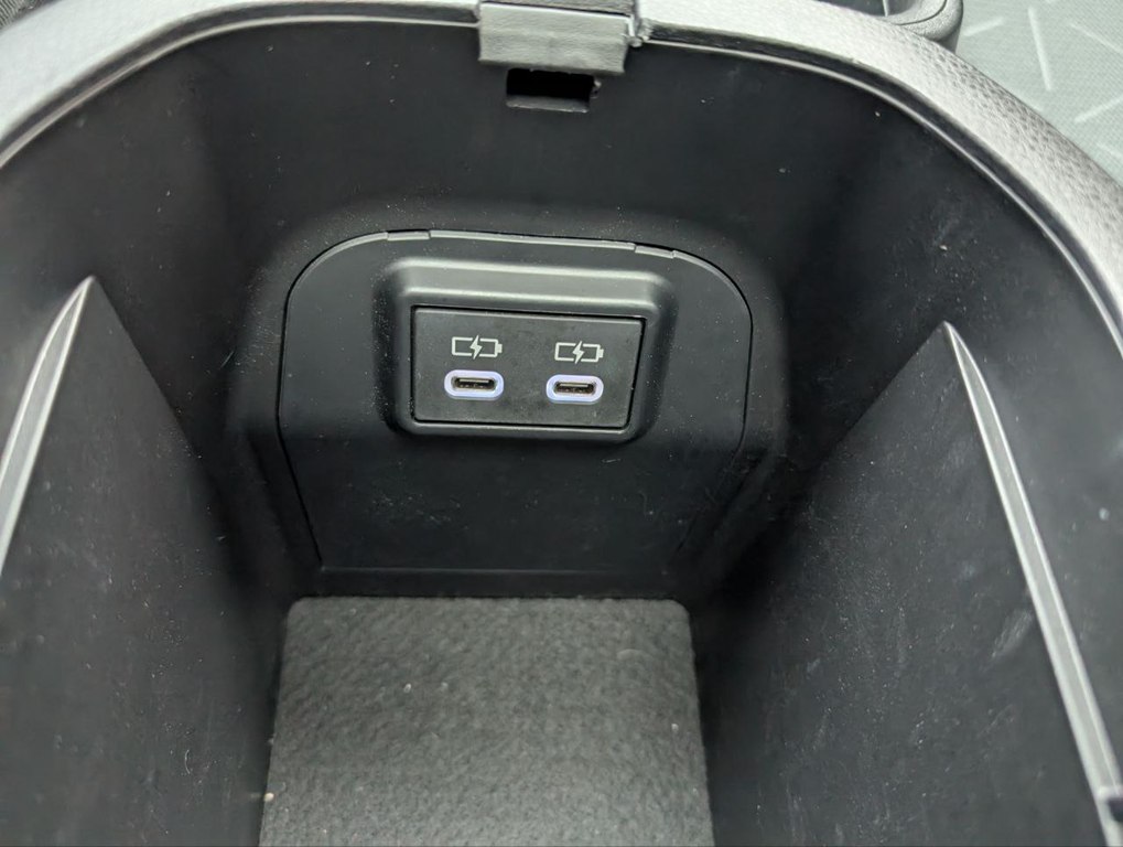 Photo 33 of this TOYOTA RAV4