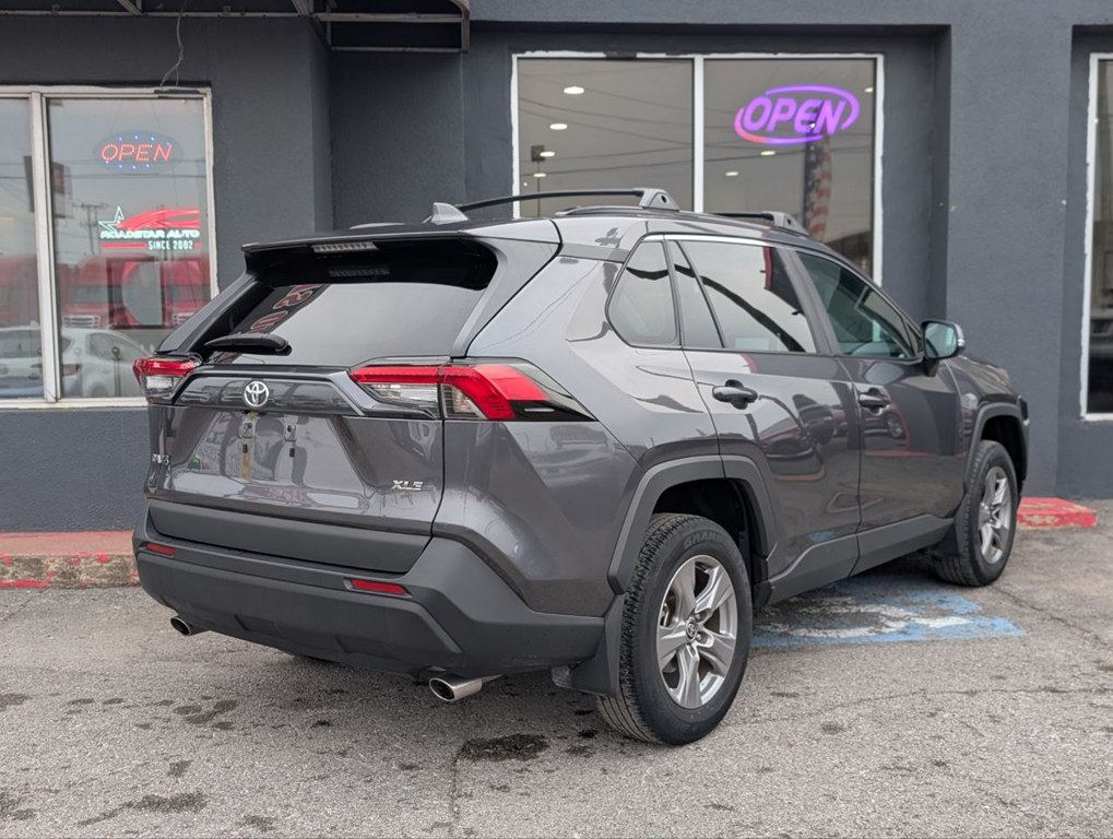 Photo 7 of this TOYOTA RAV4