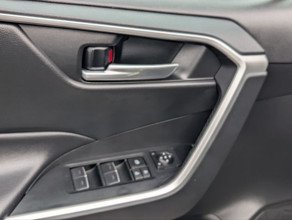 Photo 15 of this TOYOTA RAV4