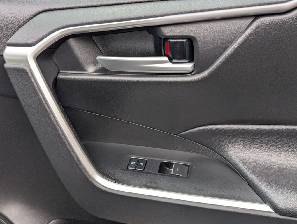 Photo 16 of this TOYOTA RAV4