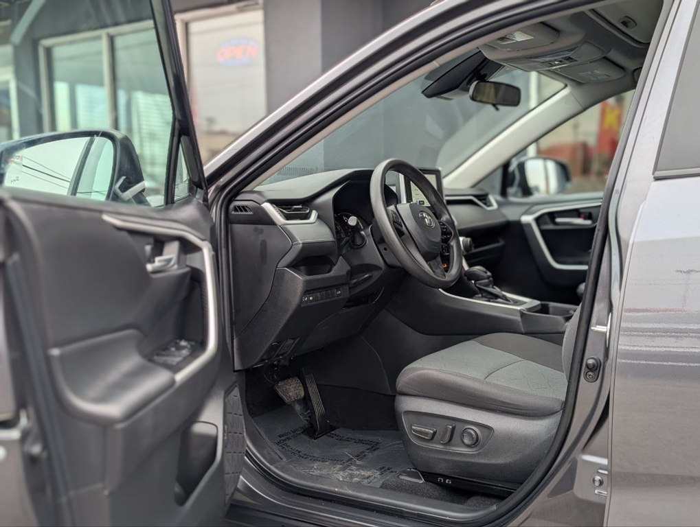 Photo 10 of this TOYOTA RAV4
