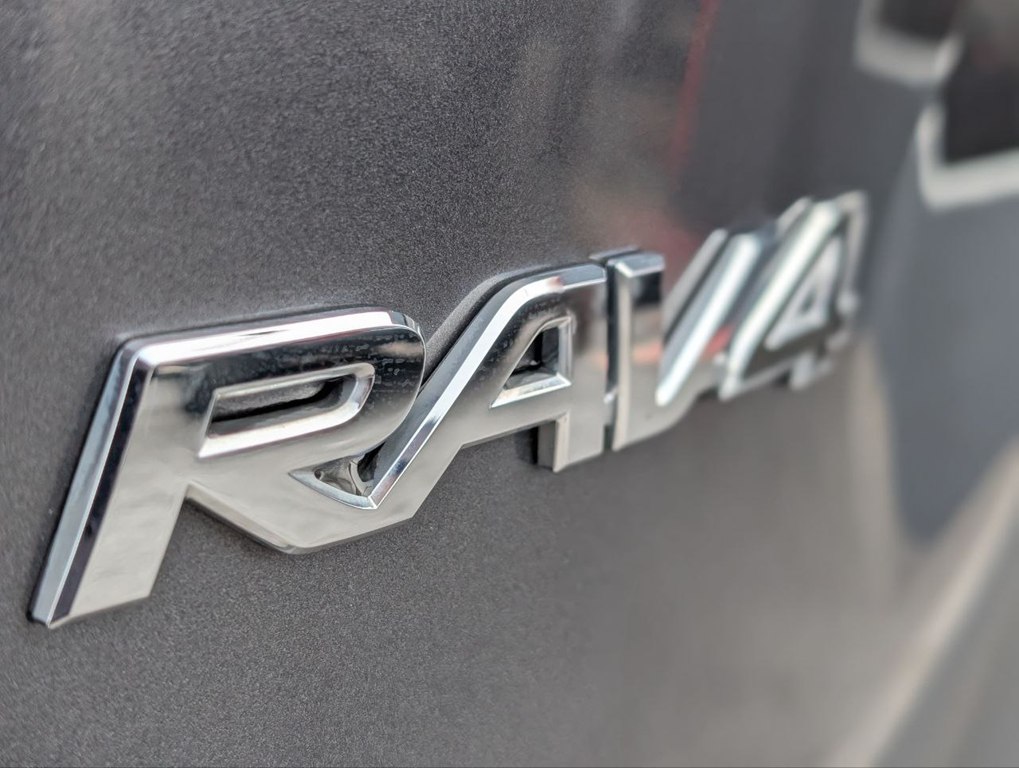 Photo 40 of this TOYOTA RAV4