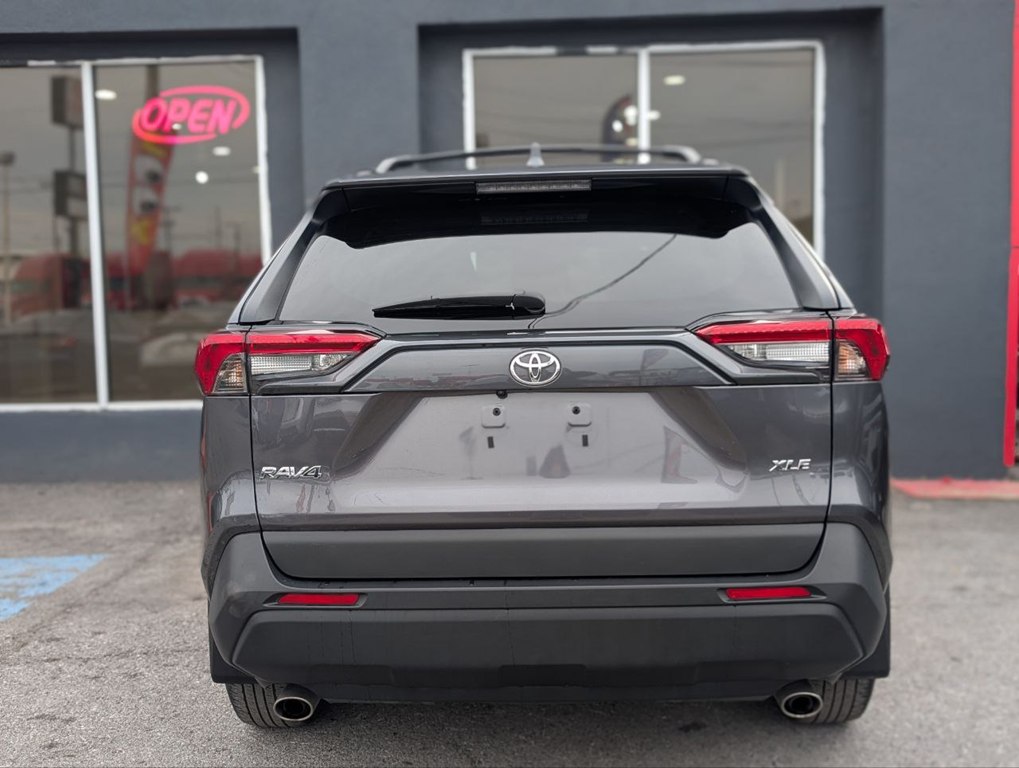 Photo 9 of this TOYOTA RAV4