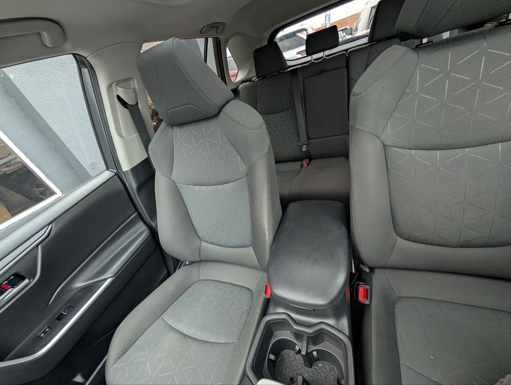 Photo 31 of this TOYOTA RAV4
