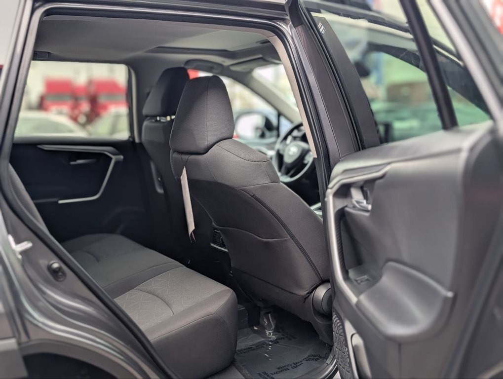 Photo 13 of this TOYOTA RAV4