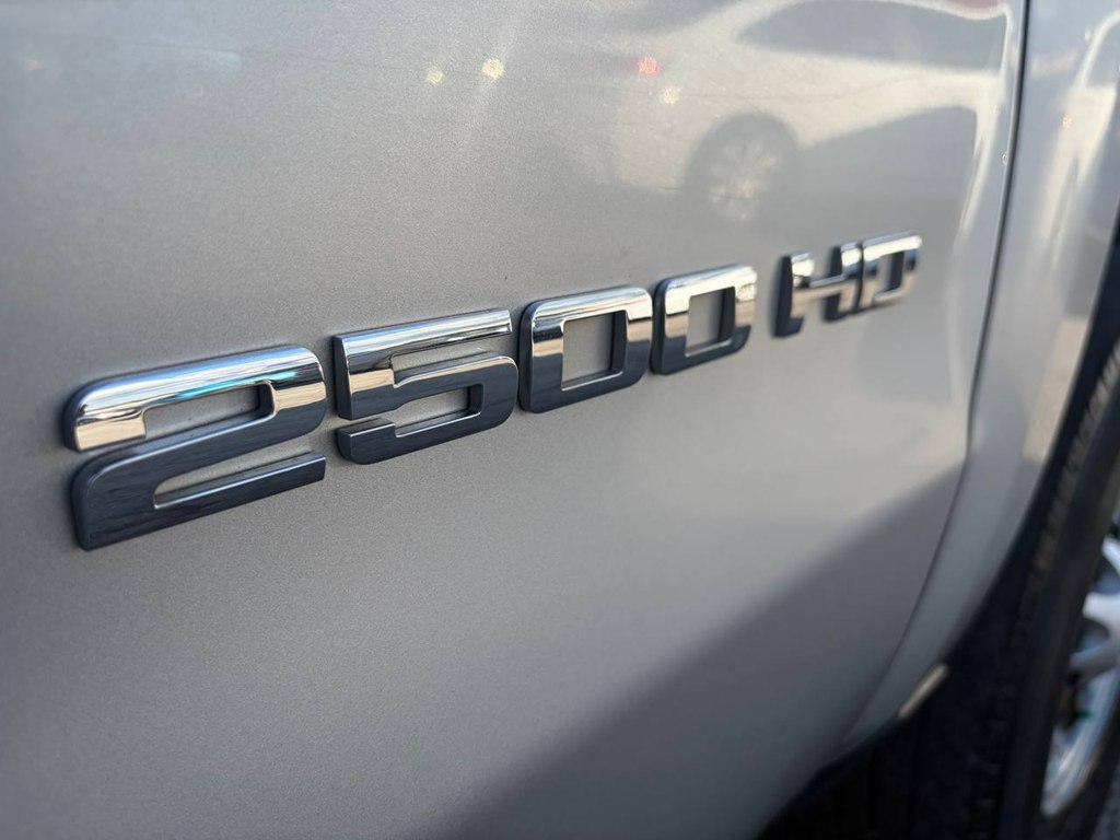 Photo 38 of this CHEVROLET SILVERADO 2500