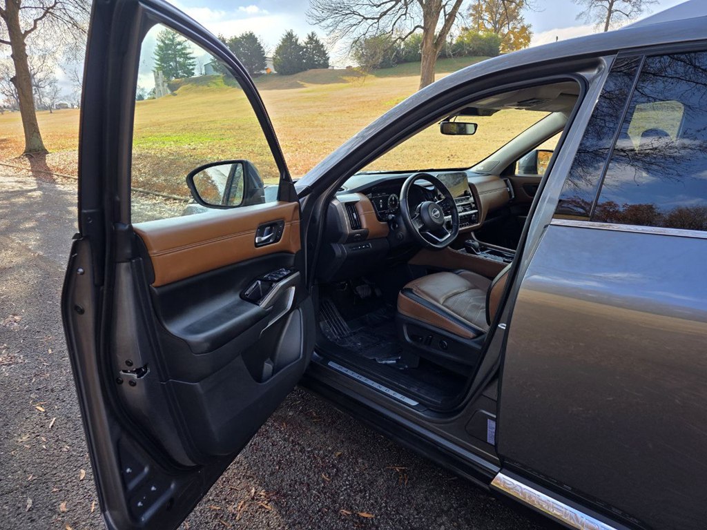 Photo 10 of this NISSAN PATHFINDER