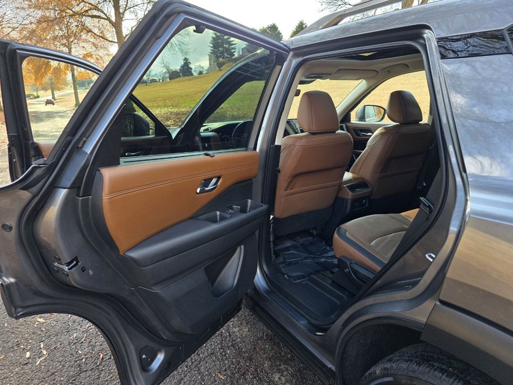 Photo 11 of this NISSAN PATHFINDER