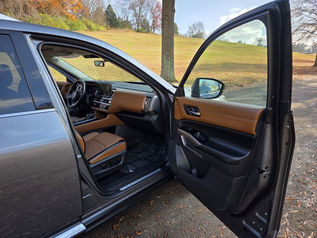 Photo 12 of this NISSAN PATHFINDER