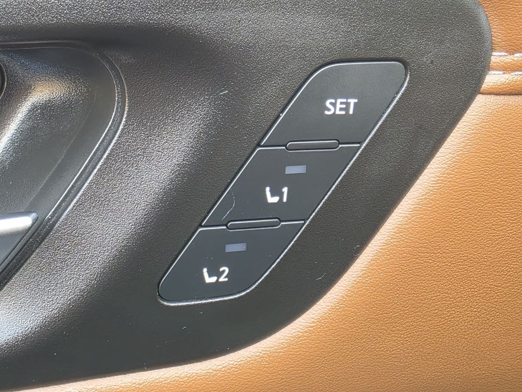 Photo 34 of this NISSAN PATHFINDER