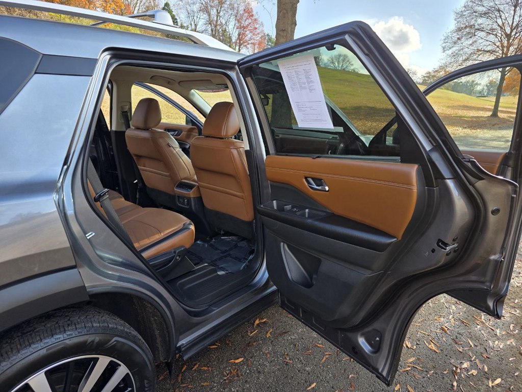 Photo 13 of this NISSAN PATHFINDER