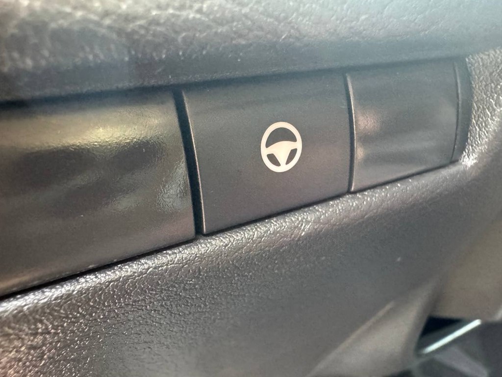 Photo 30 of this NISSAN KICKS