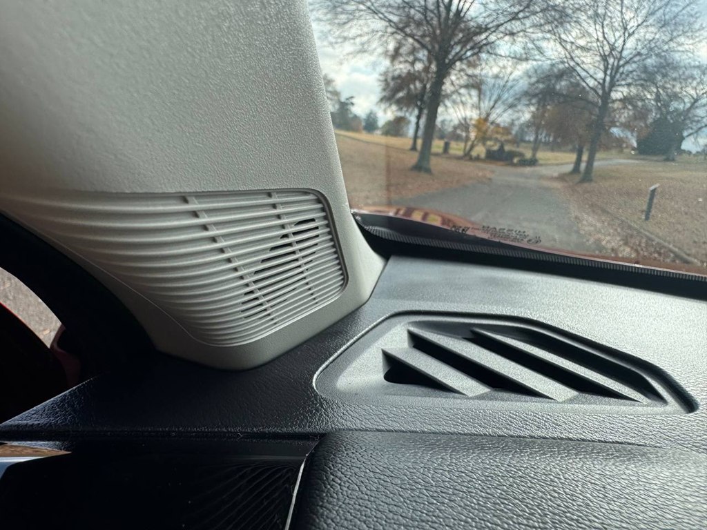 Photo 29 of this NISSAN KICKS