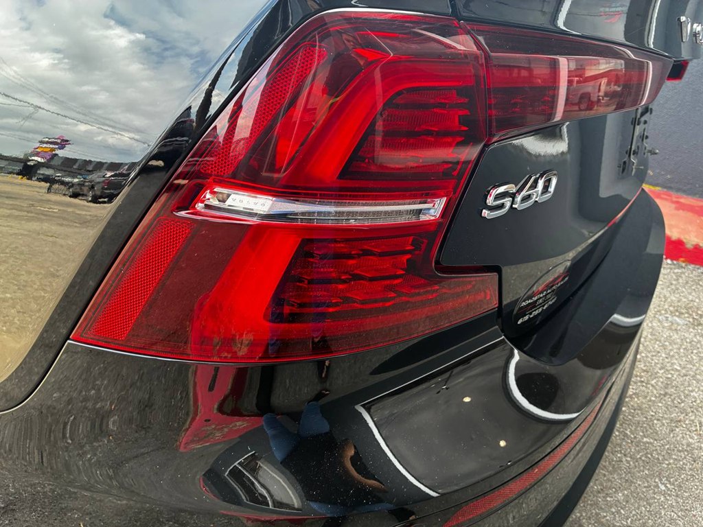 Photo 27 of this VOLVO S60