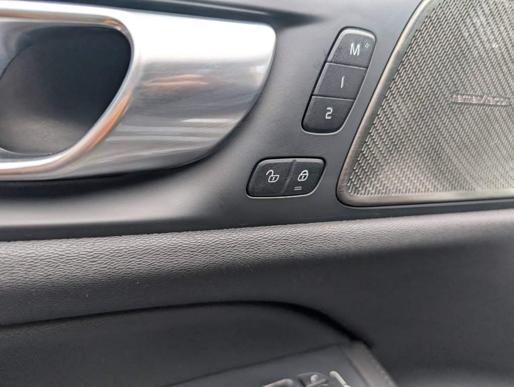 Photo 14 of this VOLVO S60