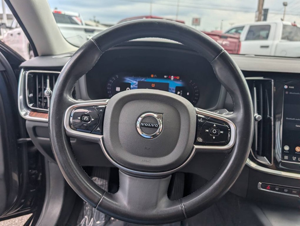 Photo 16 of this VOLVO S60