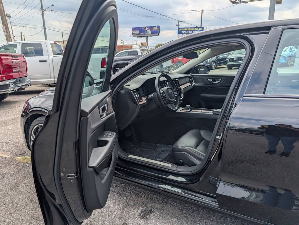 Photo 12 of this VOLVO S60