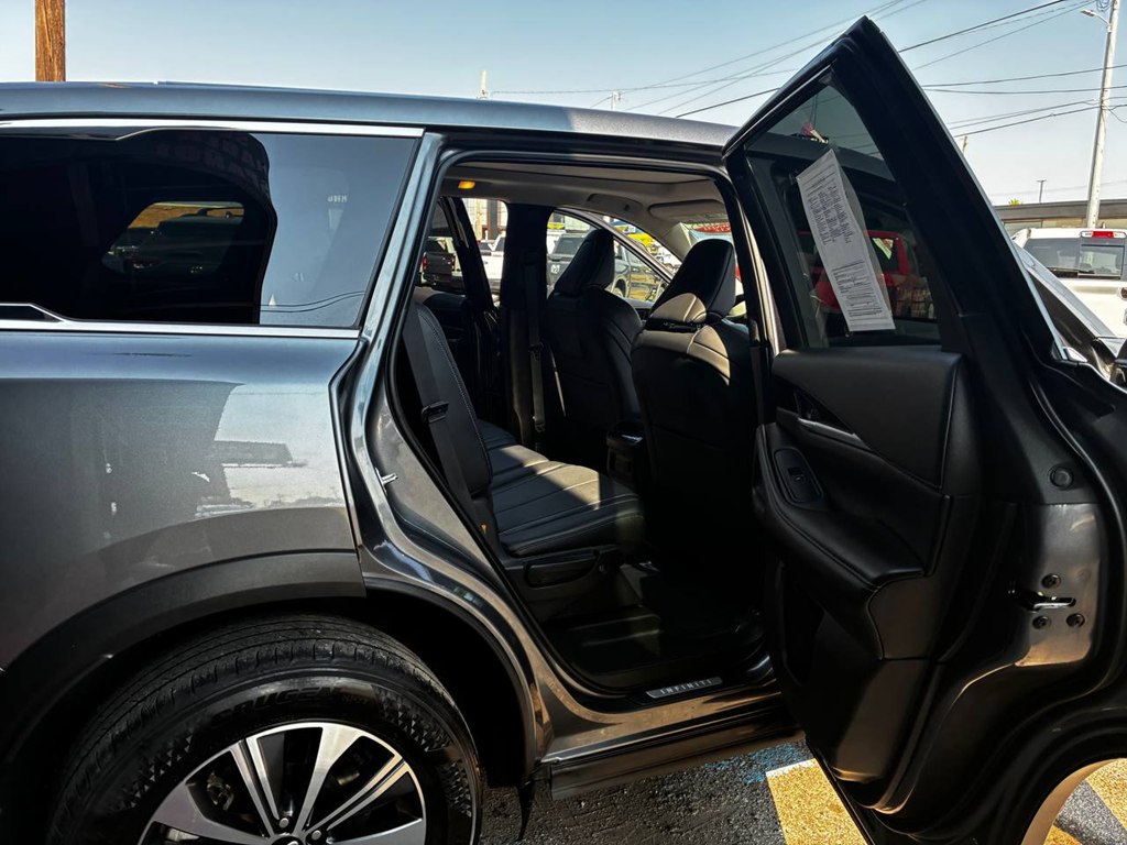Photo 10 of this INFINITI QX60