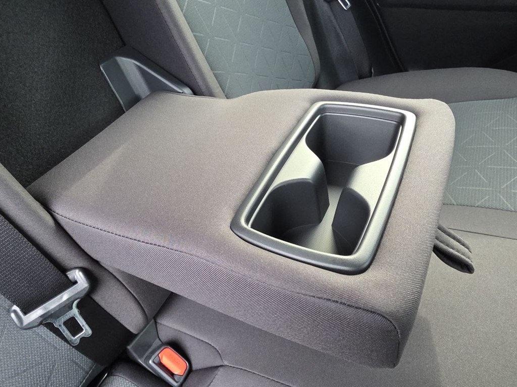 Photo 32 of this TOYOTA RAV4