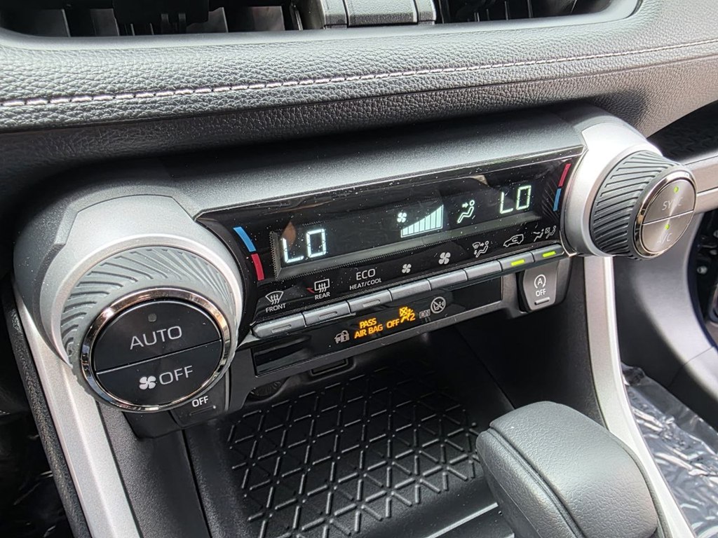 Photo 18 of this TOYOTA RAV4