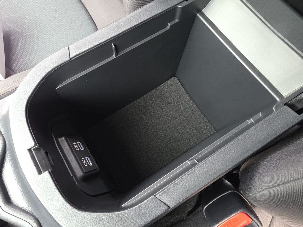 Photo 33 of this TOYOTA RAV4