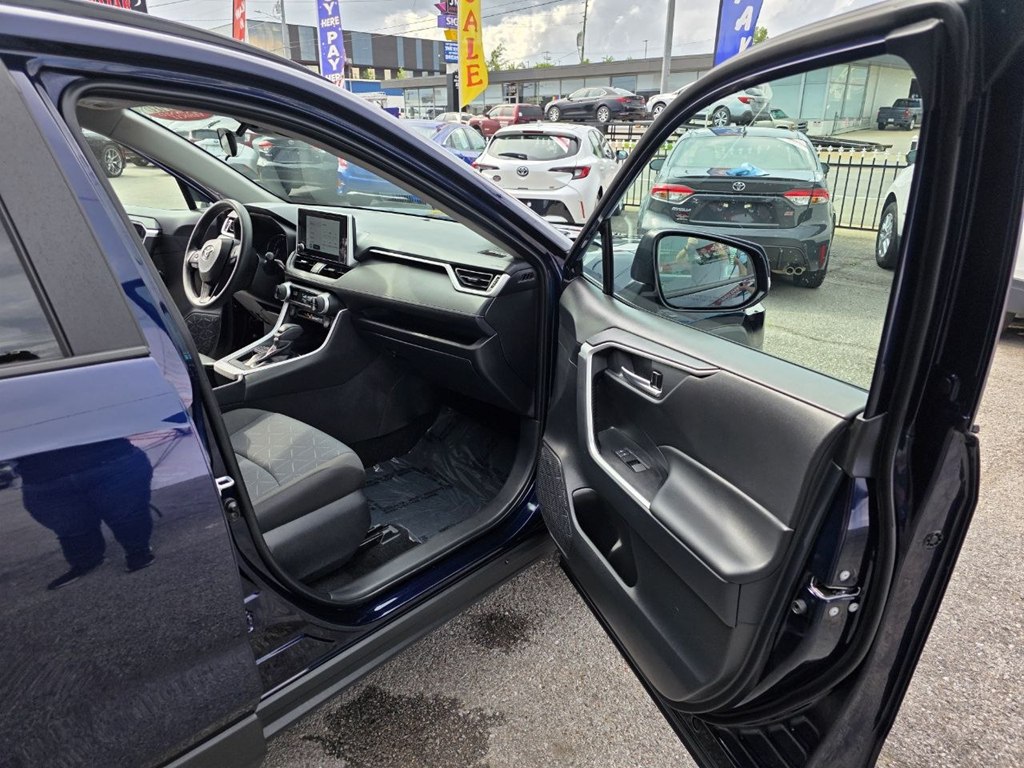 Photo 12 of this TOYOTA RAV4