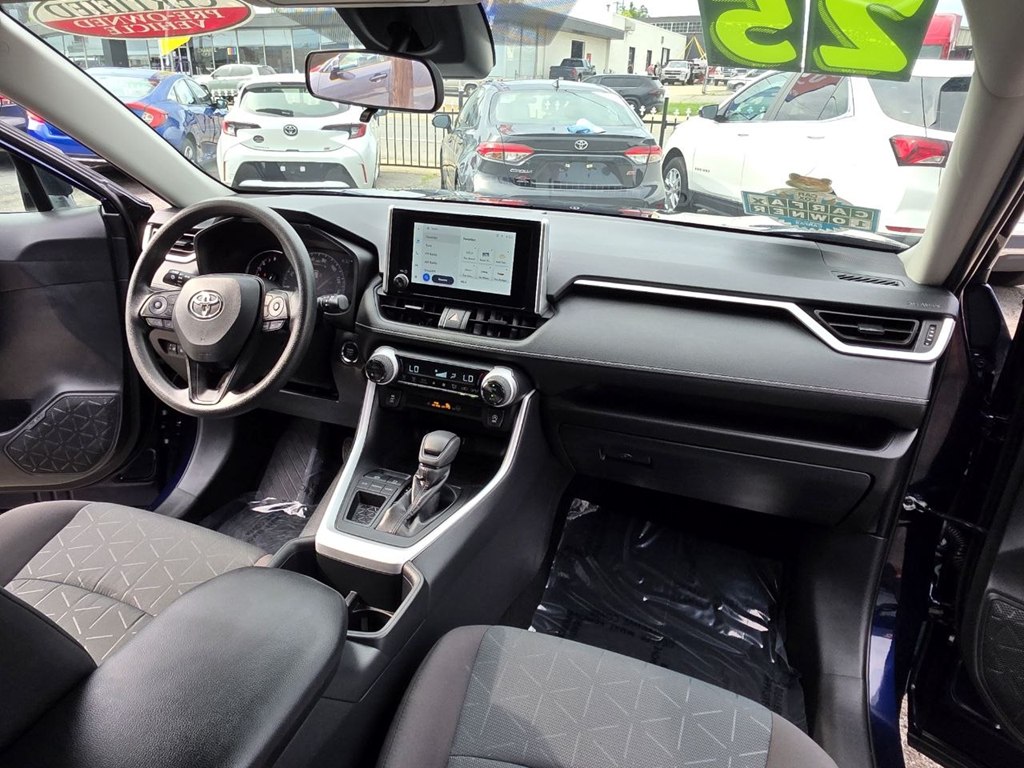 Photo 41 of this TOYOTA RAV4