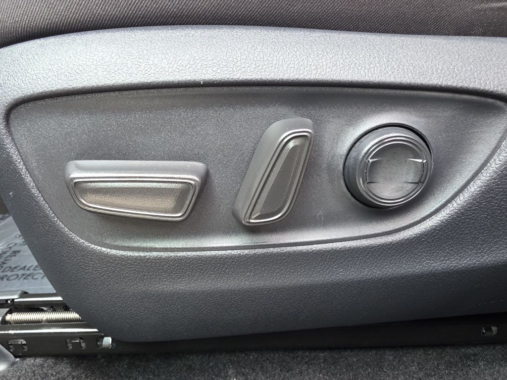 Photo 35 of this TOYOTA RAV4