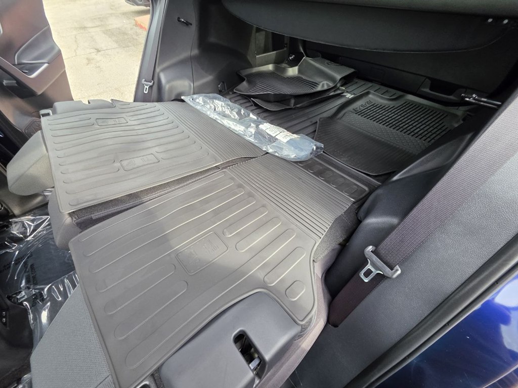 Photo 61 of this TOYOTA RAV4