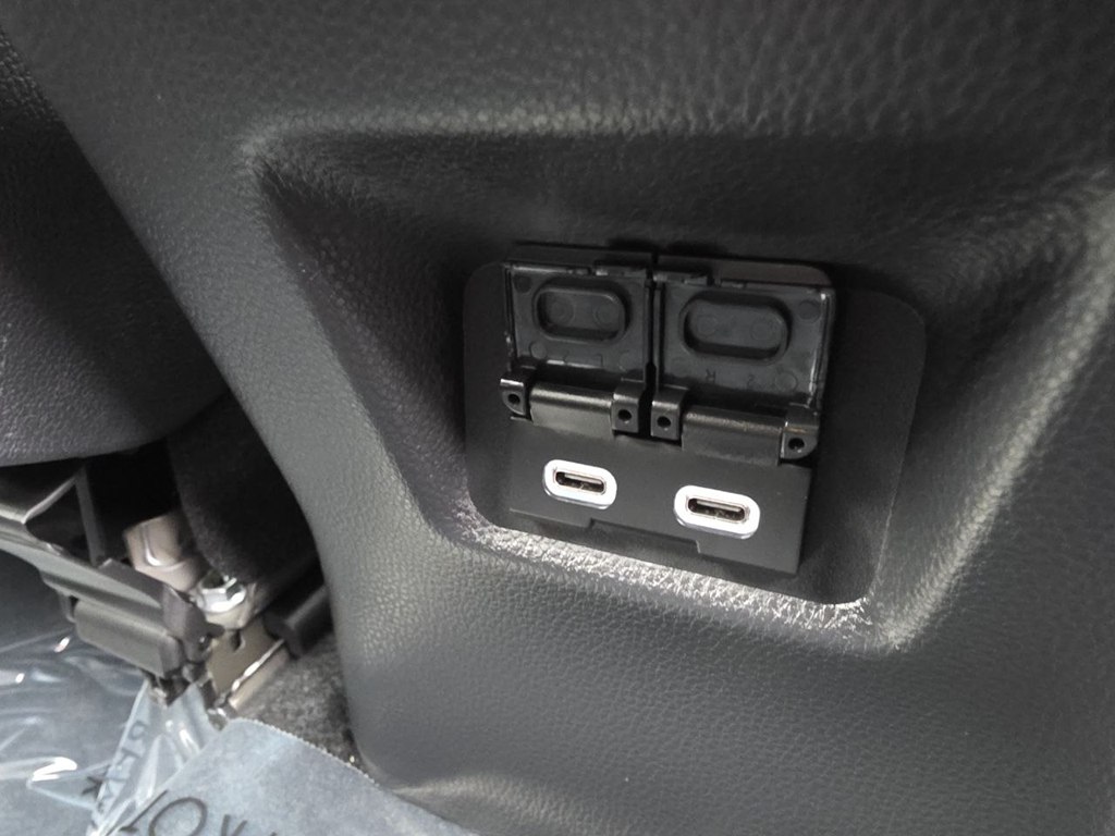 Photo 56 of this TOYOTA RAV4