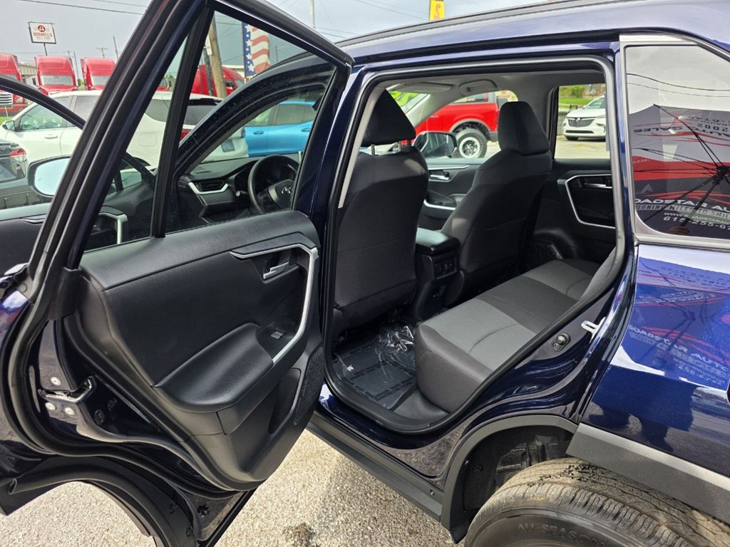 Photo 11 of this TOYOTA RAV4