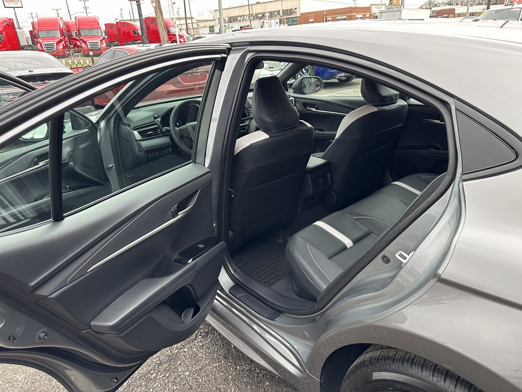 Photo 11 of this TOYOTA CAMRY