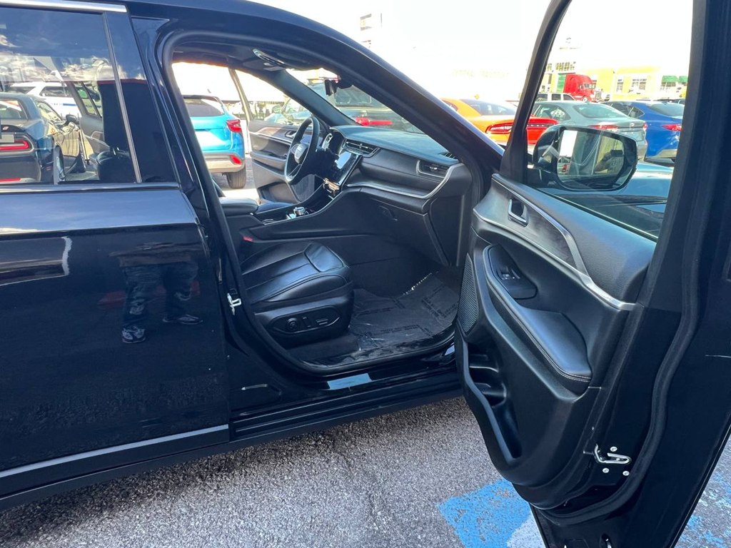 Photo 13 of this JEEP GRAND CHEROKEE