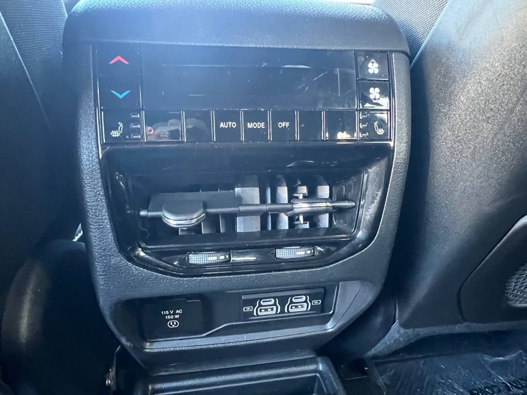 Photo 35 of this JEEP GRAND CHEROKEE
