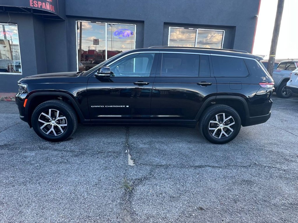 Photo 3 of this JEEP GRAND CHEROKEE