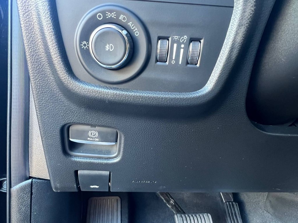 Photo 28 of this JEEP GRAND CHEROKEE