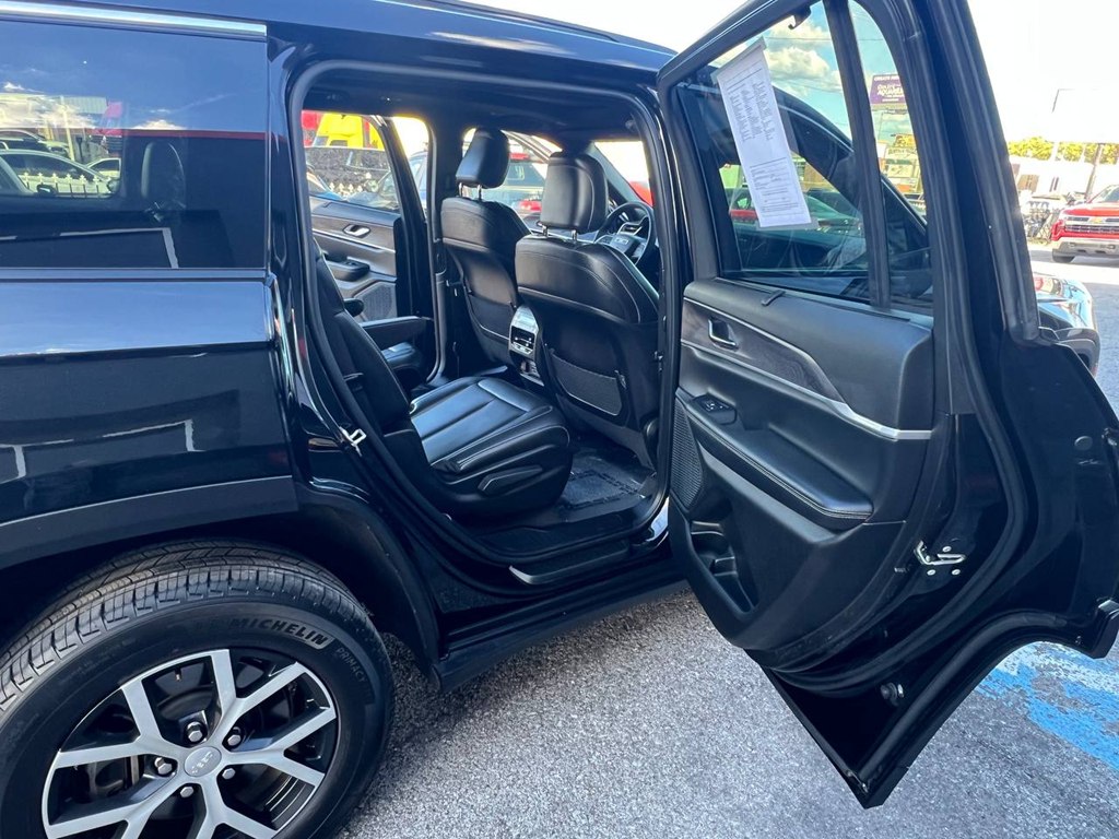 Photo 12 of this JEEP GRAND CHEROKEE