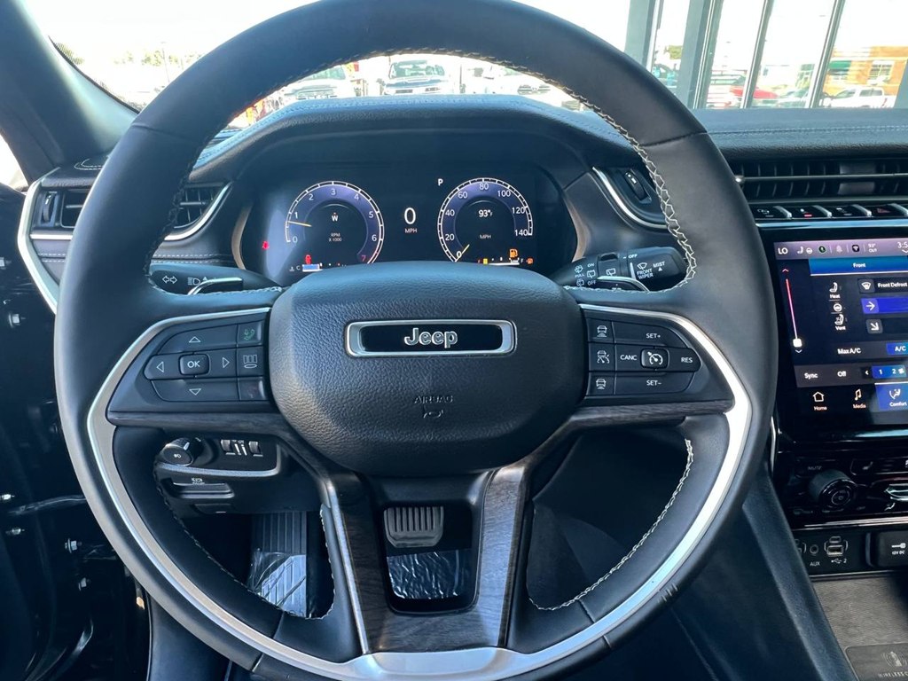 Photo 16 of this JEEP GRAND CHEROKEE