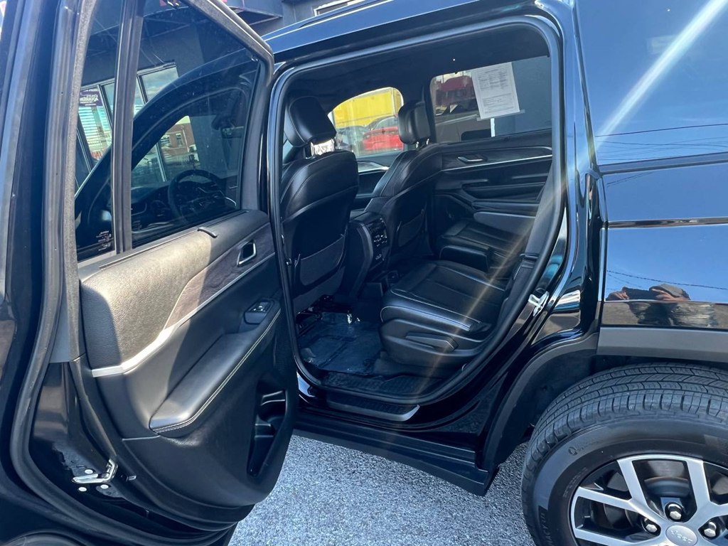 Photo 11 of this JEEP GRAND CHEROKEE