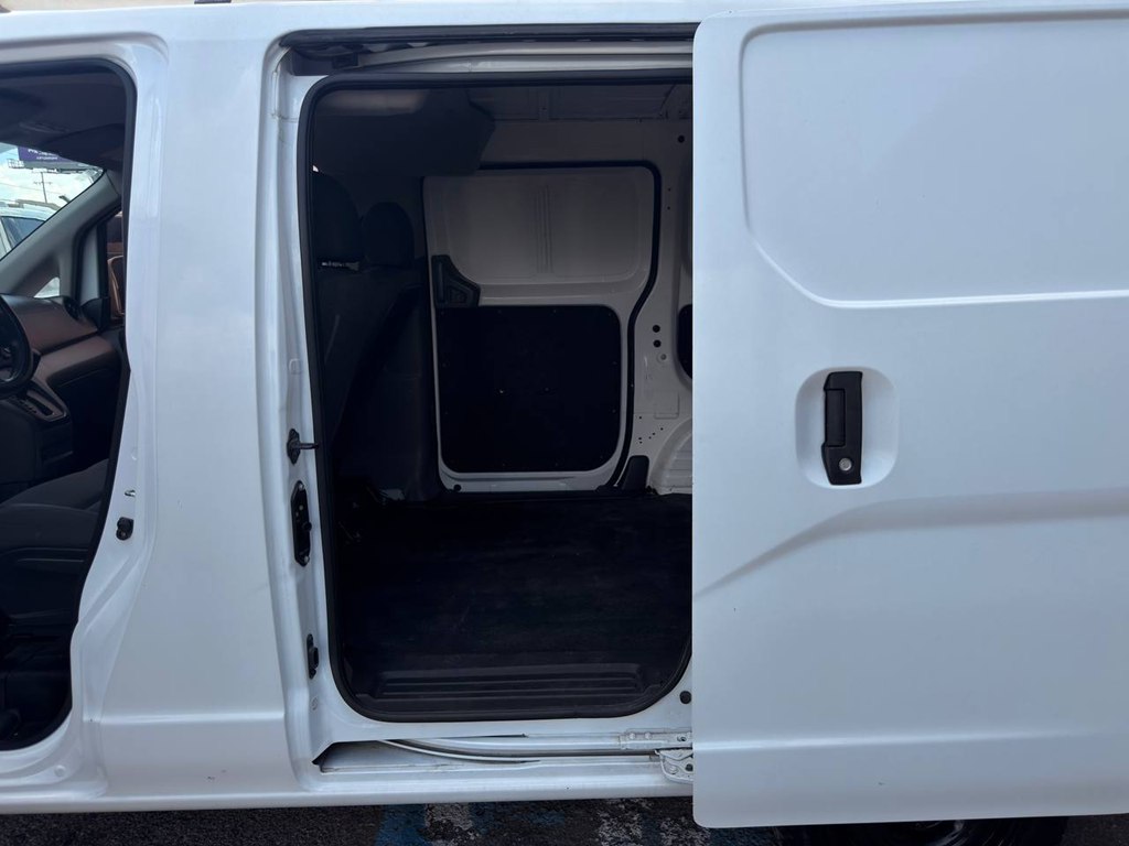 Photo 11 of this NISSAN NV200