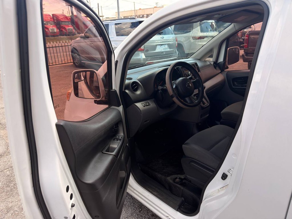 Photo 10 of this NISSAN NV200