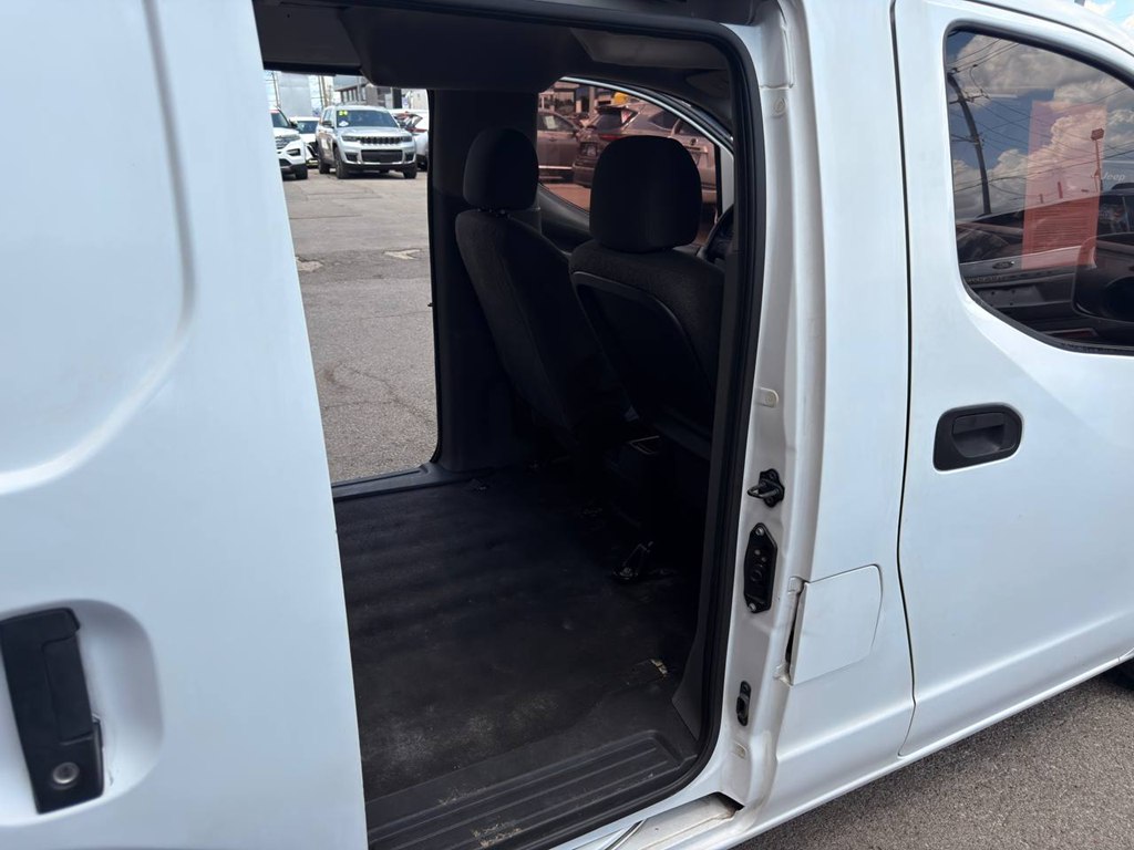 Photo 13 of this NISSAN NV200