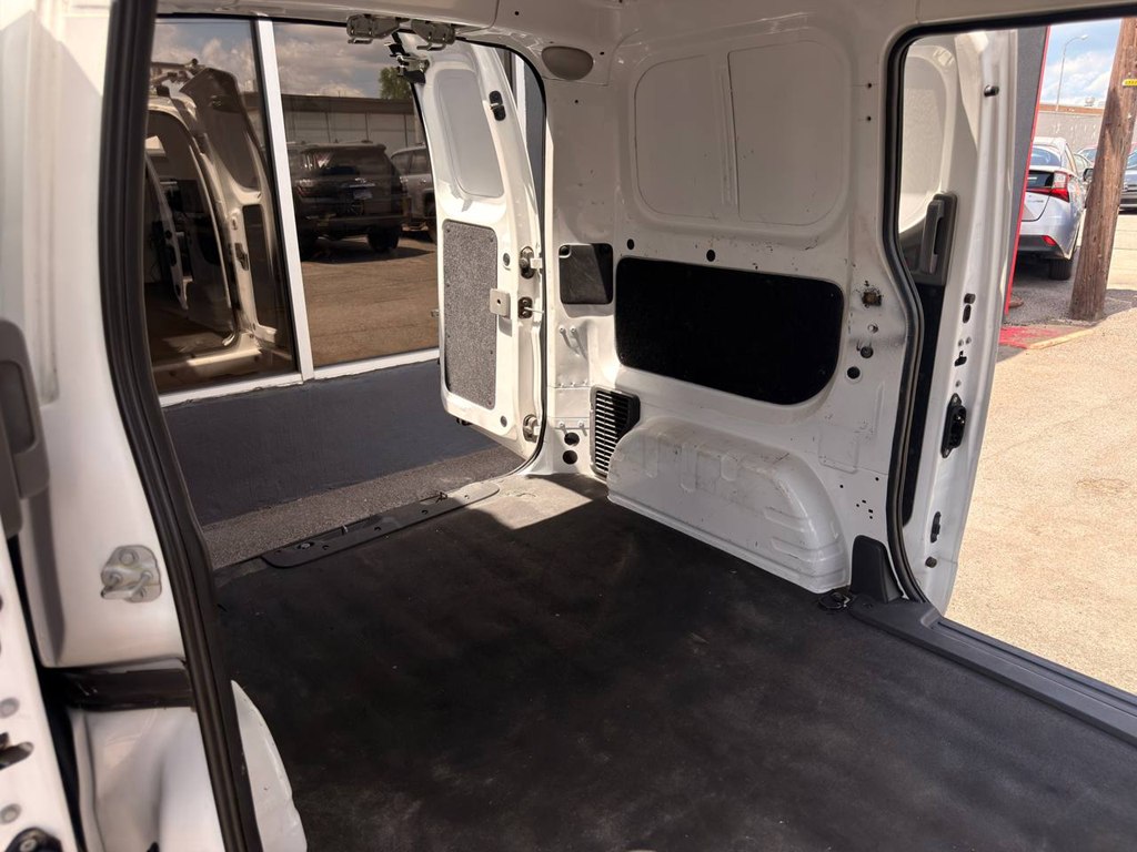Photo 35 of this NISSAN NV200