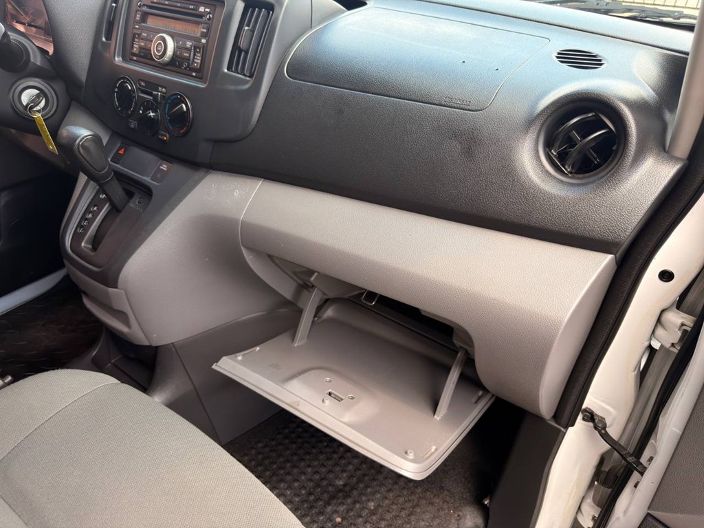 Photo 19 of this NISSAN NV200