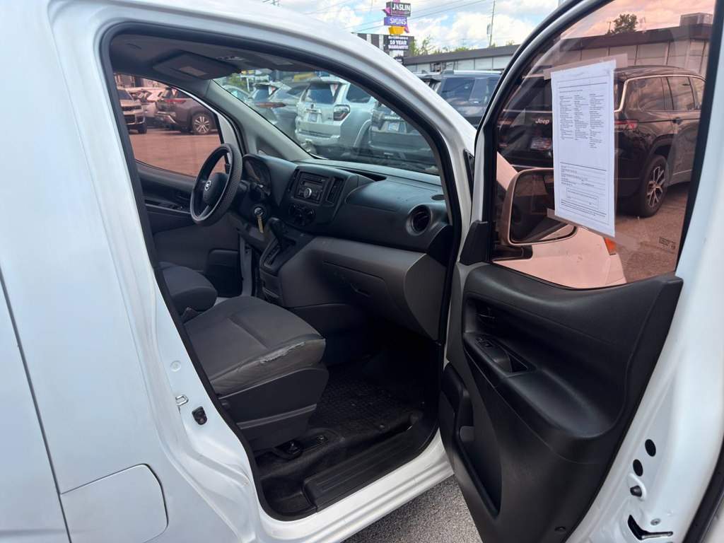 Photo 12 of this NISSAN NV200